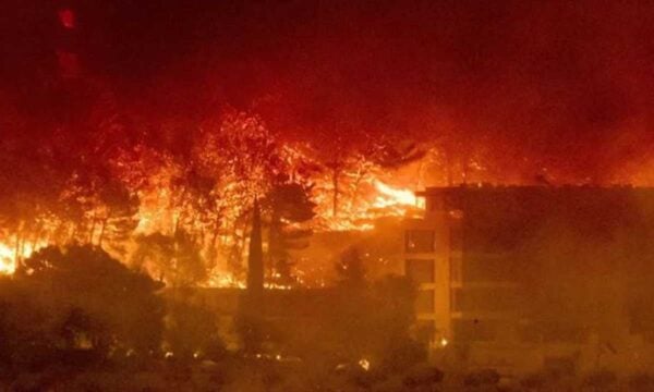 Κροατία: Νεκρή γυναίκα από φονική πυρκαγιά στην Ομίς – 40 τραυματίες, μία αγνοούμενη και χιλιάδες εκκενώσεις