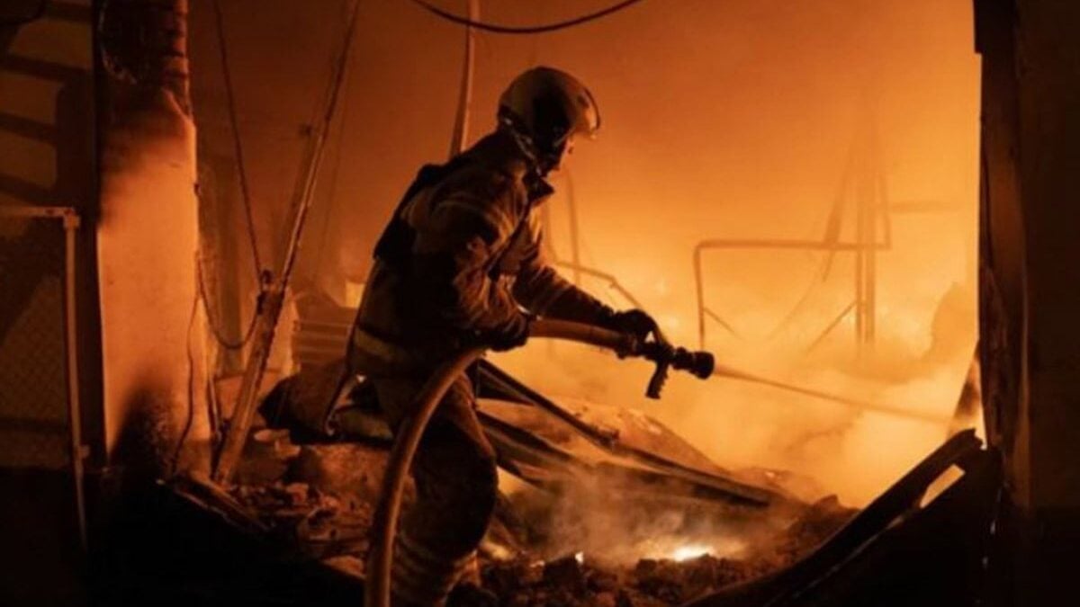Ουκρανία: Δύο τραυματίες από ρωσική πυραυλική επίθεση σε βιομηχανική εγκατάσταση στην Κριβί Ριχ 1 Ουκρανία: Δύο τραυματίες από ρωσική πυραυλική επίθεση σε βιομηχανική εγκατάσταση στην Κριβί Ριχ