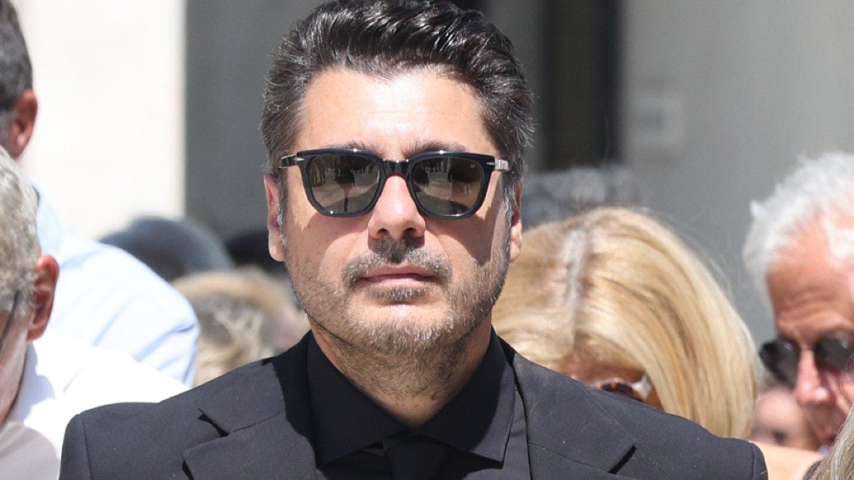 Λάμπρος Κωνσταντάρας: Στο ετήσιο μνημόσυνο πάνω από το μνήμα του πατέρα του, Δημήτρη Κωνσταντάρα – Φωτογραφία