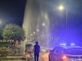 Λαμία: Βαν γκρέμισε πυροσβεστικό κρουνό και προκάλεσε σιντριβάνι 8 μέτρων