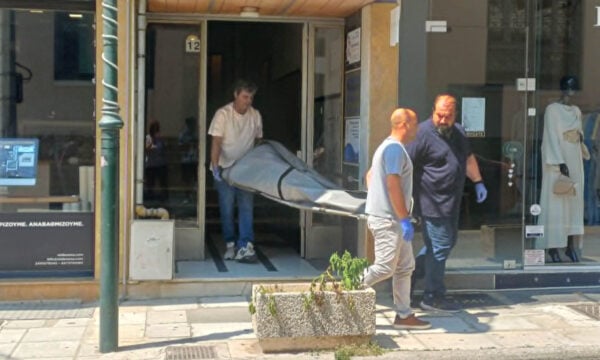 Λάρισα: Σορός γυναίκας σε προχωρημένη σήψη εντοπίστηκε σε υπόγειο διαμέρισμα, είχε να δώσει σημεία ζωής ενάμισι χρόνο