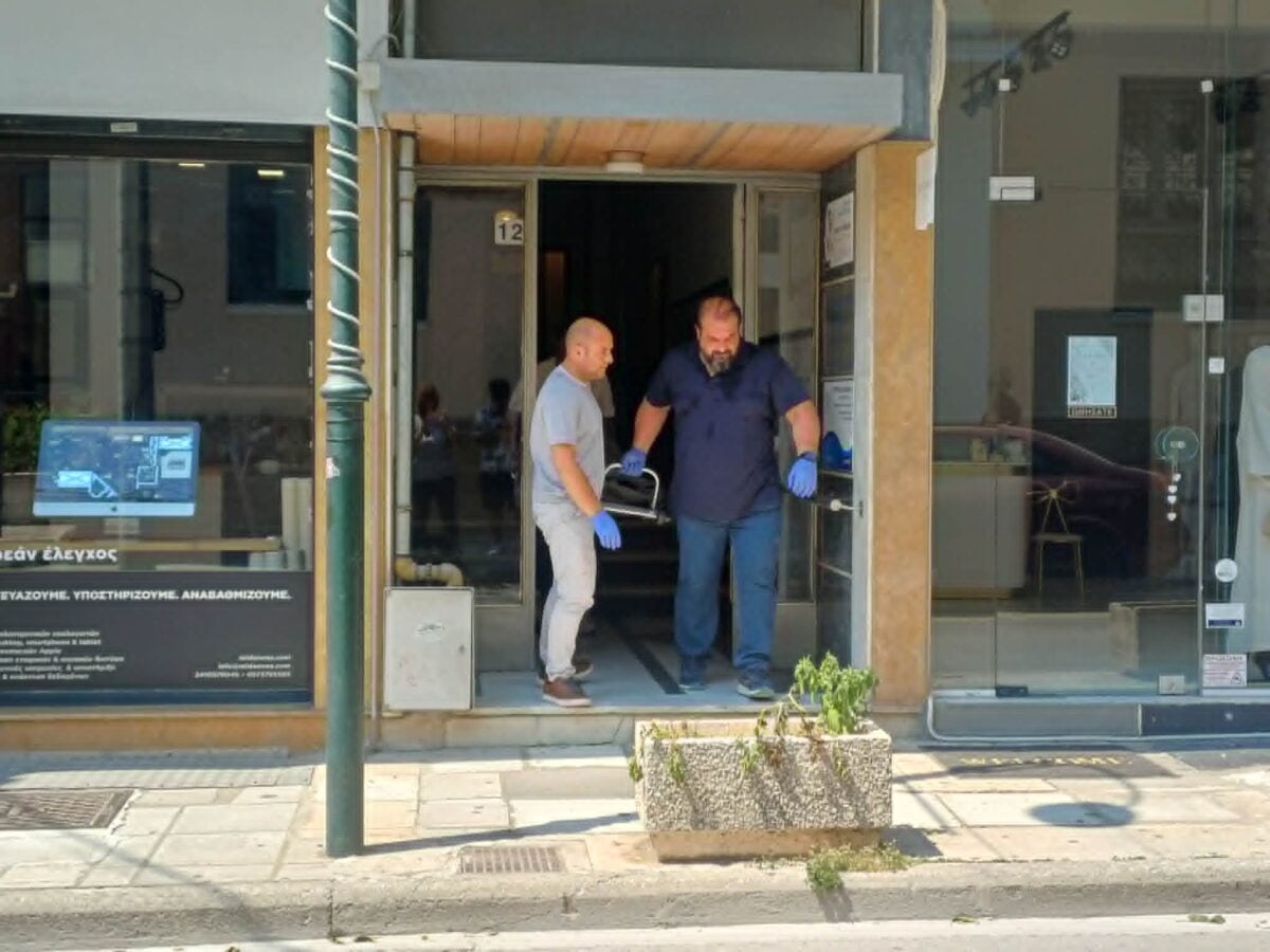 Λάρισα: Σορός γυναίκας σε προχωρημένη σήψη εντοπίστηκε σε υπόγειο διαμέρισμα, είχε να δώσει σημεία ζωής ενάμισι χρόνο 10 Λάρισα: Σορός γυναίκας σε προχωρημένη σήψη εντοπίστηκε σε υπόγειο διαμέρισμα, είχε να δώσει σημεία ζωής ενάμισι χρόνο