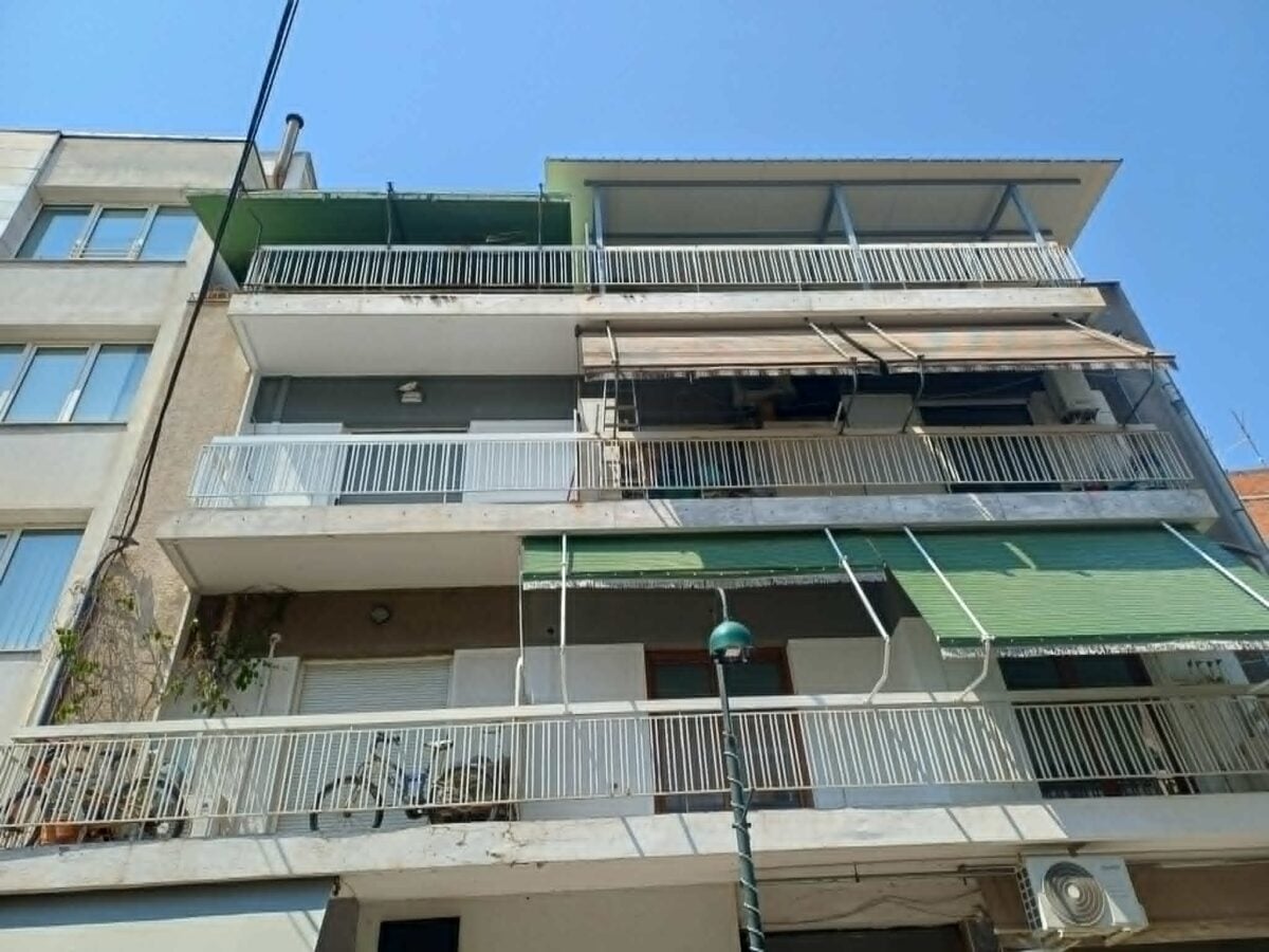 Λάρισα: Σορός γυναίκας σε προχωρημένη σήψη εντοπίστηκε σε υπόγειο διαμέρισμα, είχε να δώσει σημεία ζωής ενάμισι χρόνο 9 Λάρισα: Σορός γυναίκας σε προχωρημένη σήψη εντοπίστηκε σε υπόγειο διαμέρισμα, είχε να δώσει σημεία ζωής ενάμισι χρόνο