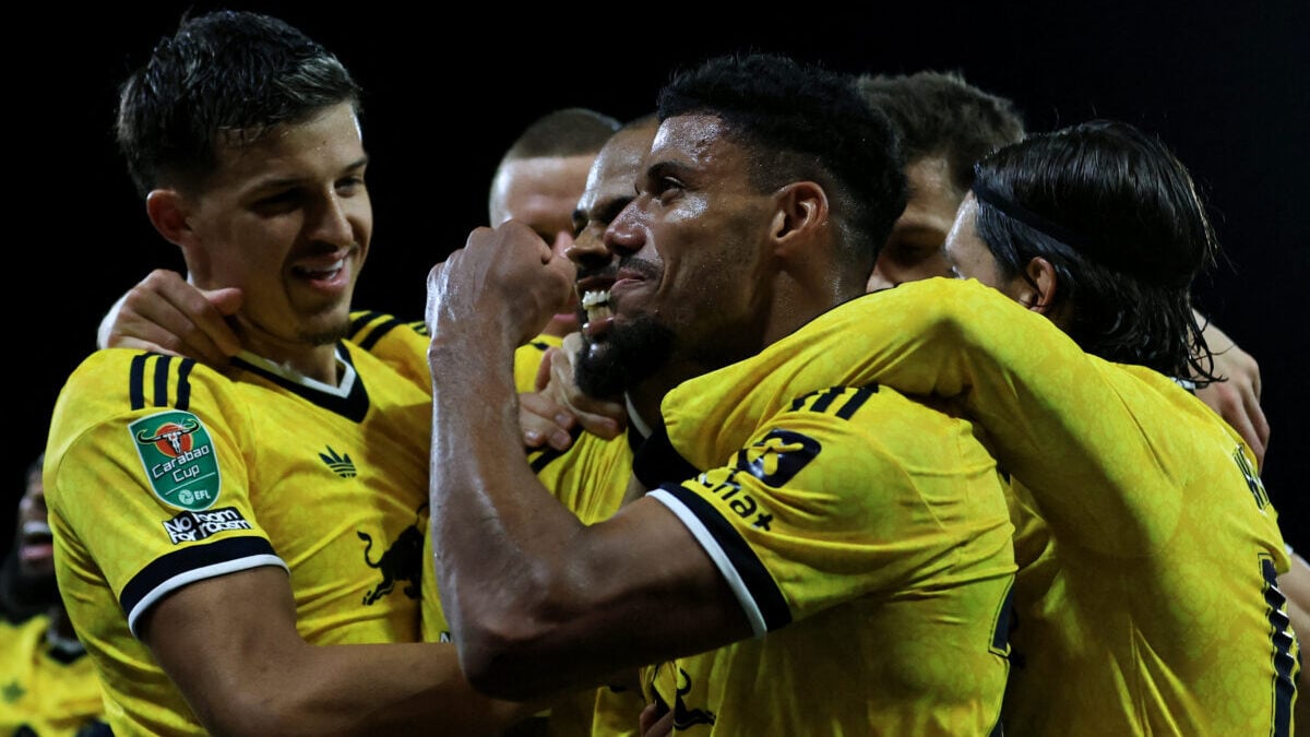 Η Λίντς κέρδισε 2-0 τη Νότιγχαμ Φόρεστ και την απέκλεισε από το League Cup, πρόκριση στα πέναλτι για τη Χαλ του Τζολάκη 1 Η Λίντς κέρδισε 2-0 τη Νότιγχαμ Φόρεστ και την απέκλεισε από το League Cup, πρόκριση στα πέναλτι για τη Χαλ του Τζολάκη