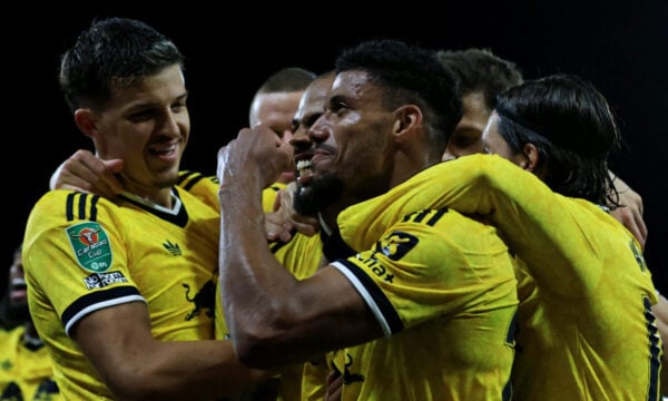 Η Λίντς κέρδισε 2-0 τη Νότιγχαμ Φόρεστ και την απέκλεισε από το League Cup, πρόκριση στα πέναλτι για τη Χαλ του Τζολάκη