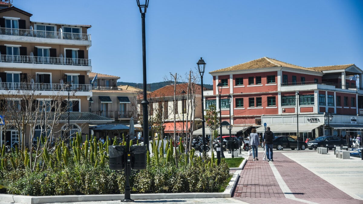 Έξι συλλήψεις για τη βόμβα στο σπίτι επιχειρηματία στη Λευκάδα – Η «σύνδεση» που ερευνά η Αστυνομία και ο ρόλος δύο φυλακισμένων που έδωσαν την εντολή 1 Έξι συλλήψεις για τη βόμβα στο σπίτι επιχειρηματία στη Λευκάδα – Η «σύνδεση» που ερευνά η Αστυνομία και ο ρόλος δύο φυλακισμένων που έδωσαν την εντολή