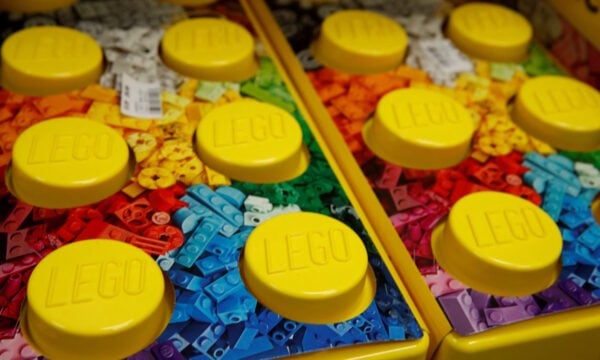 Η LEGO κερδίζει μερίδιο στην αγορά παιχνιδιών – Διψήφια ανάπτυξη πωλήσεων και κερδών στο α’ εξάμηνο