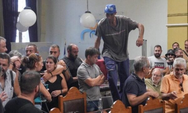 Λέσβος: «Μπούκαραν» οι κτηνοτρόφοι στην συνεδρίαση της Περιφέρειας Βορείου Αιγαίου για τον αφθώδη πυρετό