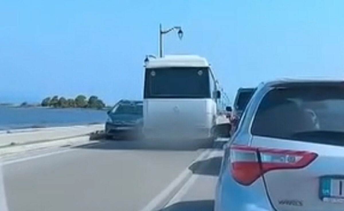 Παραλίγο τραγωδία στη Λευκάδα: Οδηγός λεωφορείου έκανε παράνομη προσπέραση στη γέφυρα