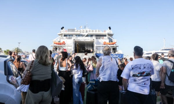 Κορυφώνεται η έξοδος του Αυγούστου: Πάνω από 34.000 φεύγουν με πλοία από Πειραιά – Στο 100% η πληρότητα στα ΚΤΕΛ