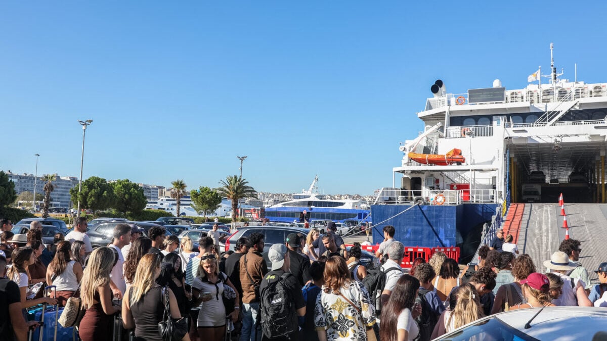 Κορυφώνεται η έξοδος του Αυγούστου: Πάνω από 56.000 αδειούχοι αναχωρούν σήμερα από τα λιμάνια της Αττικής 1 Κορυφώνεται η έξοδος του Αυγούστου: Πάνω από 56.000 αδειούχοι αναχωρούν σήμερα από τα λιμάνια της Αττικής