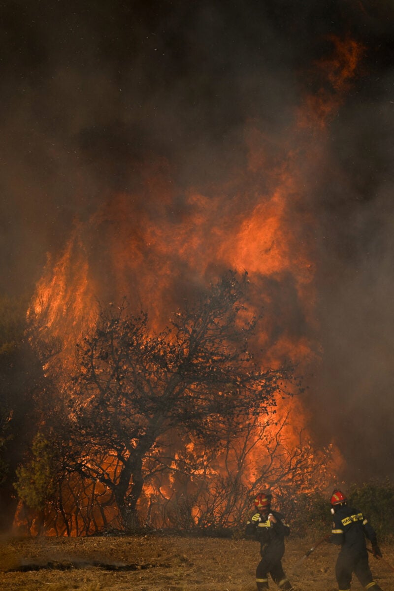 Χωρίς ενεργό μέτωπο η φωτιά στη Δυτική Αττική: Φόβοι για αναζωπυρώσεις – «30 ώρες δεν είχαμε εναέρια μέσα» 20 Φωτιά στη Λούμπα Μεγάρων