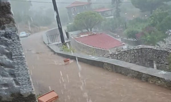 Κακοκαιρία στη Μάνη: Βίντεο από τους ορμητικούς χειμάρρους – Καταστροφές σε σπίτια, δρόμους και αυτοκίνητα