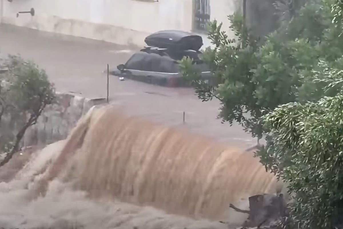 Χάος στη Μάνη από τη σφοδρή νεροποντή: Δρόμοι έγιναν ποτάμια και εικόνες καταστροφής μέσα σε λίγα λεπτά