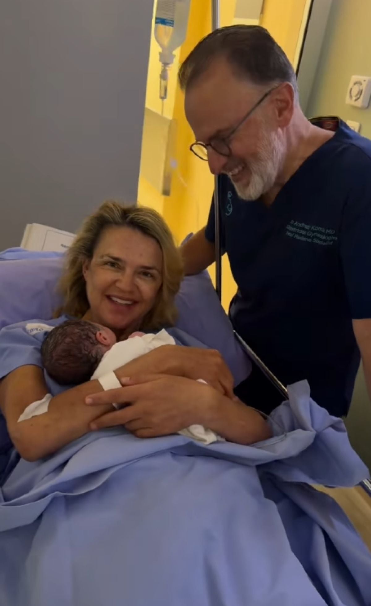 Γνωστή γιατρός έγινε μητέρα στα 53 της: Κράτησε κρυφή την εγκυμοσύνη της μέχρι το τέλος 11 Μαρία Ψωμά