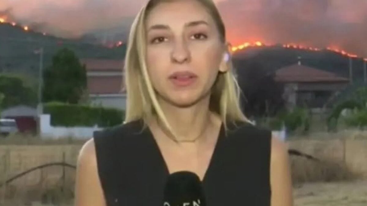 Συνάδελφος της δημοσιογράφου του OPEN αποκάλυψε τον λόγο για τον οποίο γέλασε στις φωτιές – Την στηρίζουν και οι πυροσβέστες 2 Συνάδελφος της δημοσιογράφου του OPEN αποκάλυψε τον λόγο για τον οποίο γέλασε στις φωτιές – Την στηρίζουν και οι πυροσβέστες