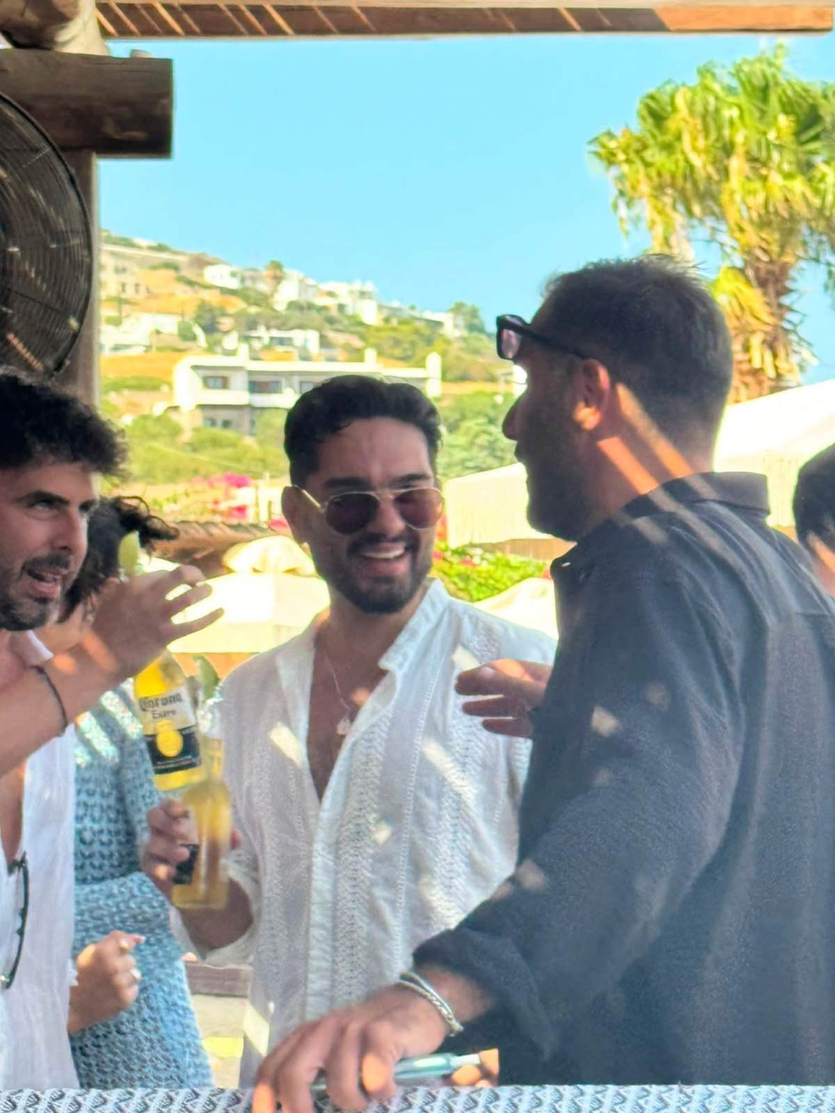 Χρήστος Μάστορας – Μελίνα Νικολαΐδη: Φωτογραφίες από την Πάρο και τυχαία συνάντηση ή κάτι περισσότερο; 11 Χρήστος Μάστορας