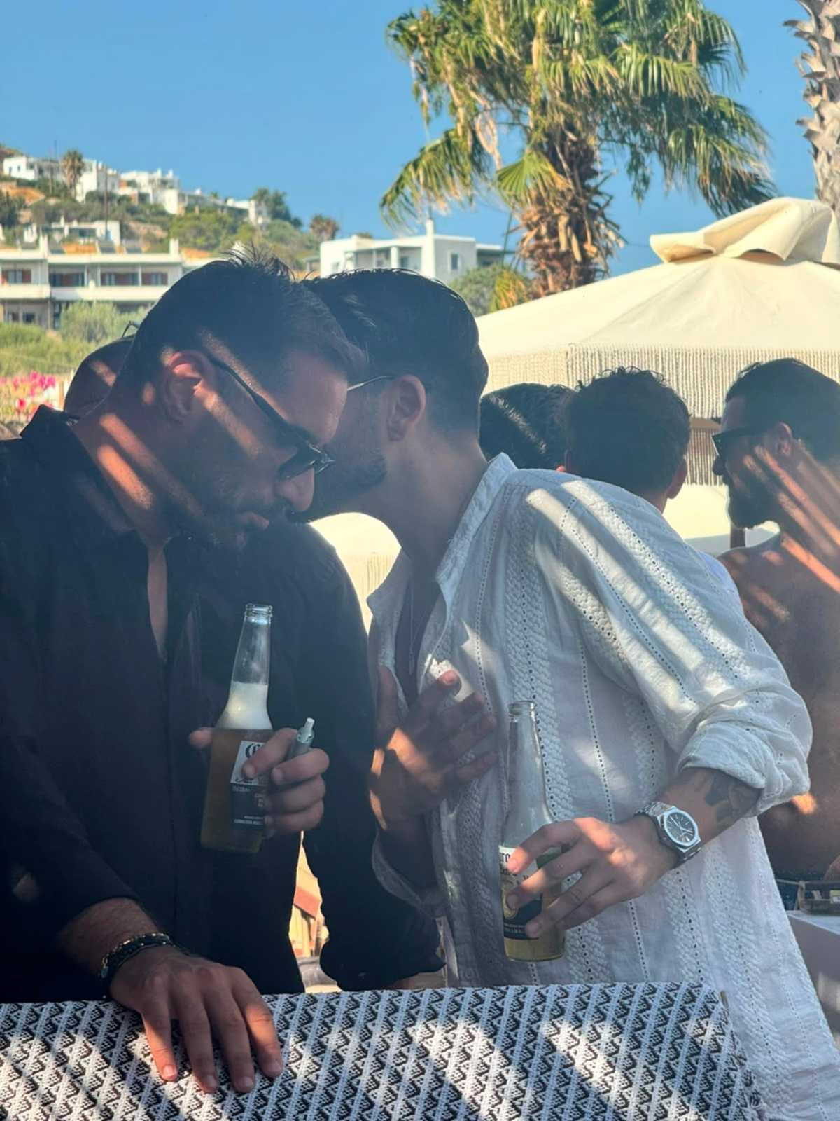 Χρήστος Μάστορας – Μελίνα Νικολαΐδη: Φωτογραφίες από την Πάρο και τυχαία συνάντηση ή κάτι περισσότερο; 10 Χρήστος Μάστορας