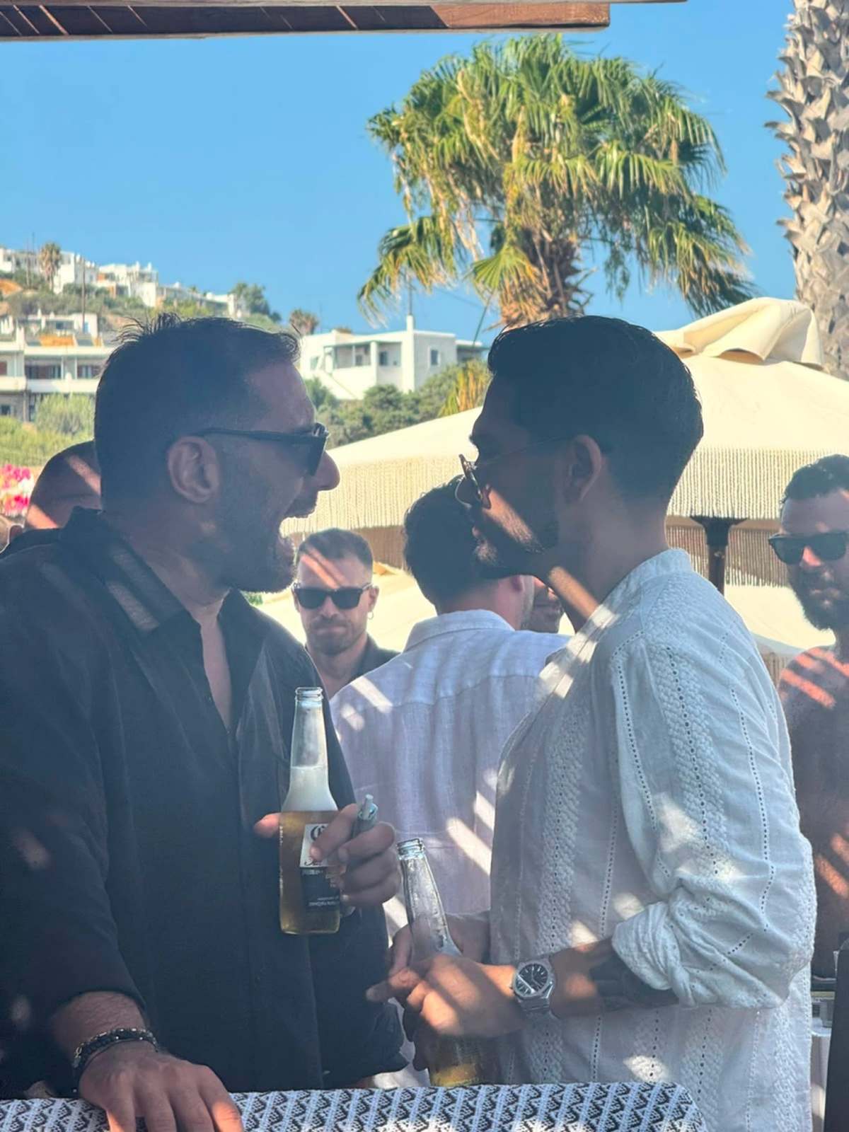 Χρήστος Μάστορας – Μελίνα Νικολαΐδη: Φωτογραφίες από την Πάρο και τυχαία συνάντηση ή κάτι περισσότερο;