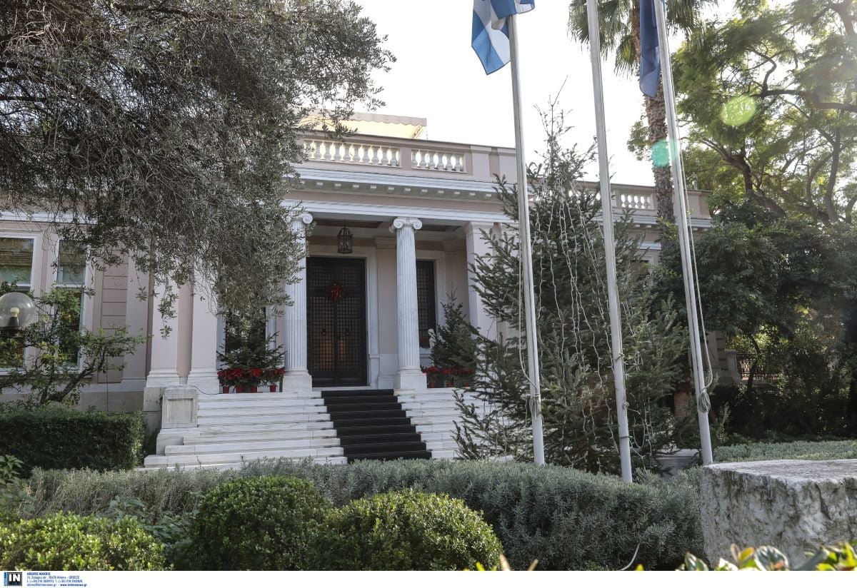 Σε εγρήγορση το Μέγαρο Μαξίμου: Στρατηγική απέναντι σε Ανδρουλάκη και Τσίπρα με αφετηρία τη ΔΕΘ – Με το βλέμμα και στις κινήσεις Σαμαρά