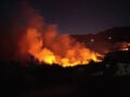 Φωτιά στα Μέγαρα: Νύχτα αγωνίας για Κανδήλι, Κρύο Πηγάδι, Άγιο Νεκτάριο και Λούμπα Βιλίων – Αντιπυρικές ζώνες και 112 για εκκενώσεις 4 περιοχών