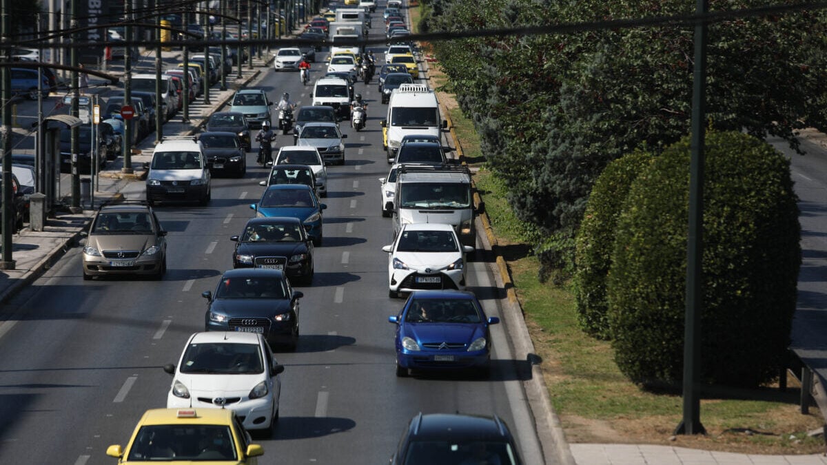 Τροχαίο στη Λεωφόρο Μεσογείων: Προβλήματα στην κυκλοφορία 1 Τροχαίο στη Λεωφόρο Μεσογείων: Προβλήματα στην κυκλοφορία