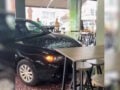 Μεσσήνη: Αυτοκίνητο «μπούκαρε» σε μαγαζί και κατέληξε ανάμεσα στα τραπέζια