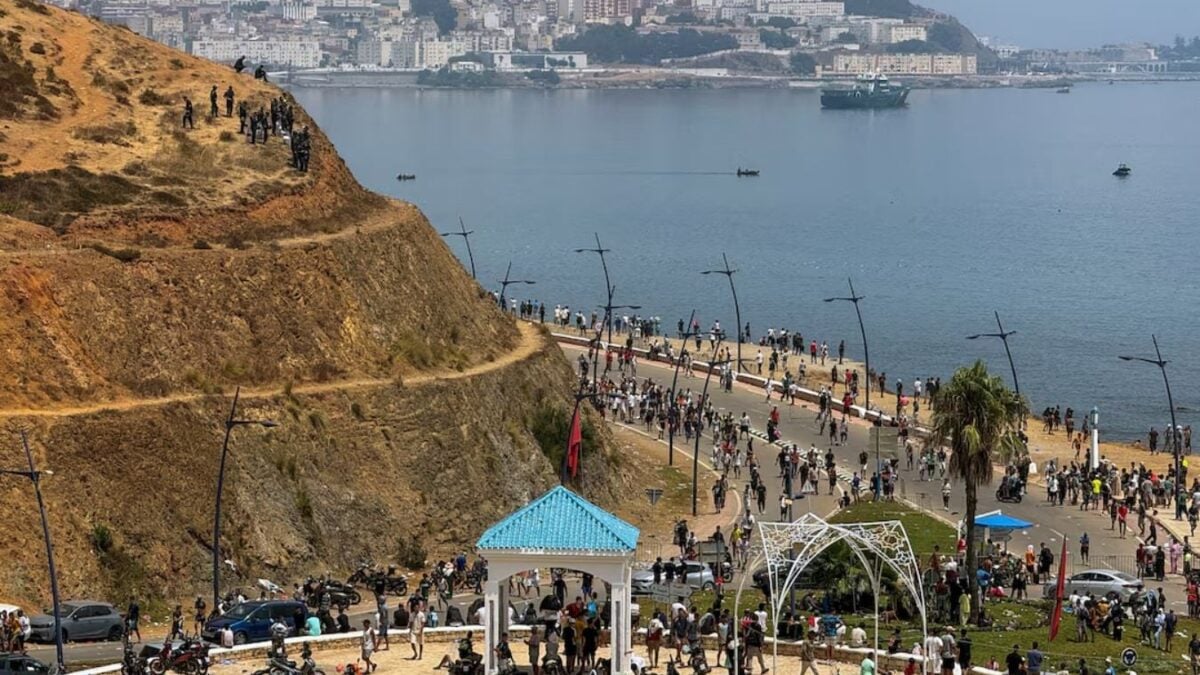 Ισπανία: Μετανάστες επιστρέφουν στο Μαρόκο – Πώς μπήκαν 60.000 στη Θέουτα μέσα σε 48 ώρες 4 Ισπανία: Μετανάστες επιστρέφουν στο Μαρόκο – Πώς μπήκαν 60.000 στη Θέουτα μέσα σε 48 ώρες