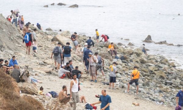 Ισπανία: Δεκάδες αγνοούμενοι μετανάστες στη Θέουτα – Ετοιμάζεται η μεταφορά στην ενδοχώρα για 1.342 ανήλικους