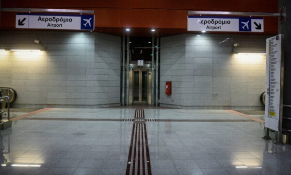 Άγρια επίθεση σε σταθμάρχη στο μετρό Κορυδαλλός: Τι απαντά η Αστυνομία