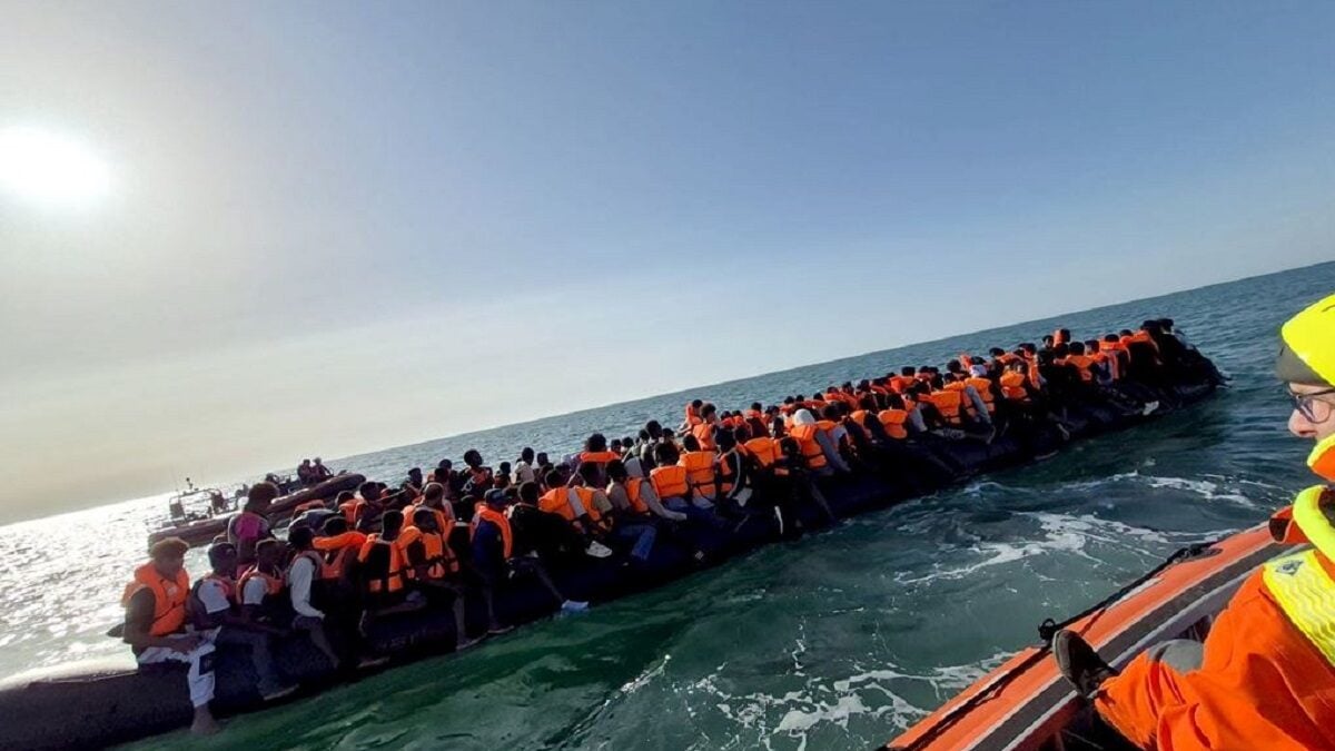 Βρετανία: Ρεκόρ 230 μετανάστες σε μικρό σκάφος στη Μάγχη – Έφτασαν στις ακτές τα ξημερώματα 1 Βρετανία: Ρεκόρ 230 μετανάστες σε μικρό σκάφος στη Μάγχη – Έφτασαν στις ακτές τα ξημερώματα