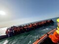 Βρετανία: Ρεκόρ με 230 μετανάστες σε ένα μικρό σκάφος στη Μάγχη – Έφτασαν στις ακτές τα ξημερώματα