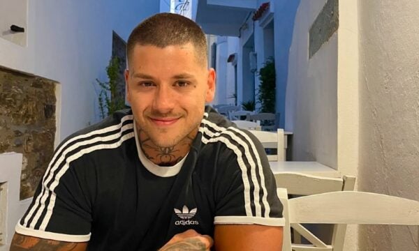 Mike: Σε αναπηρικό αμαξίδιο μετά το τροχαίο που υπέστη – Το χειρουργείο στο πόδι και το μήνυμά του