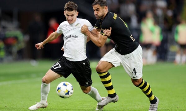 AEK: Ο Μίλαν Βιτάλις έμεινε εκτός αποστολής της Γκιόρ και κλείνει στην Ένωση