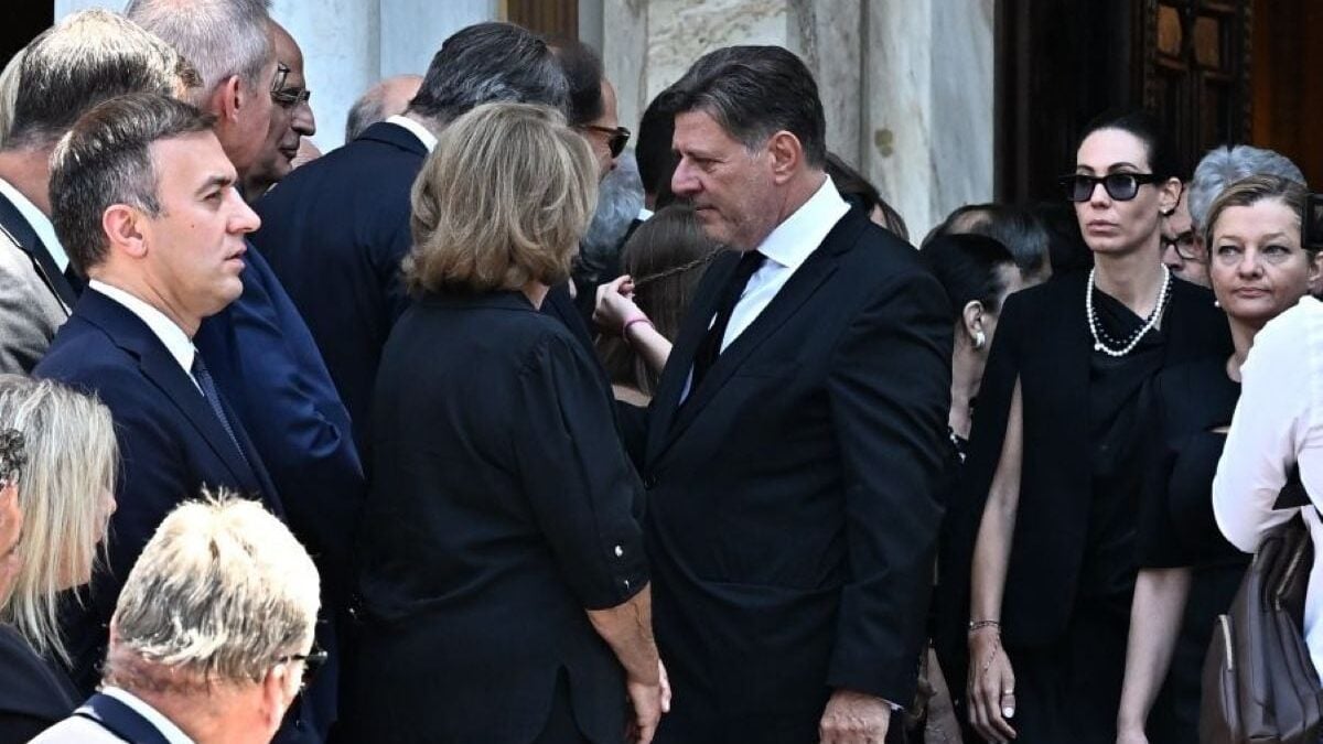 Μιλτιάδης Βαρβιτσιώτης στην κηδεία του πατέρα του: «Tώρα δεν ανήκεις, πλέον, μόνο σε εμάς – Ανήκεις στην ιστορία» 2 Μιλτιάδης Βαρβιτσιώτης στην κηδεία του πατέρα του: «Tώρα δεν ανήκεις, πλέον, μόνο σε εμάς – Ανήκεις στην ιστορία»