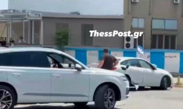 Μυστηριώδης καταδίωξη στη Θεσσαλονίκη: Εμβόλισαν αυτοκίνητο στη μέση του δρόμου – Ντελιβεράδες φώναζαν στον οδηγό «μην κάνεις μ@@@»