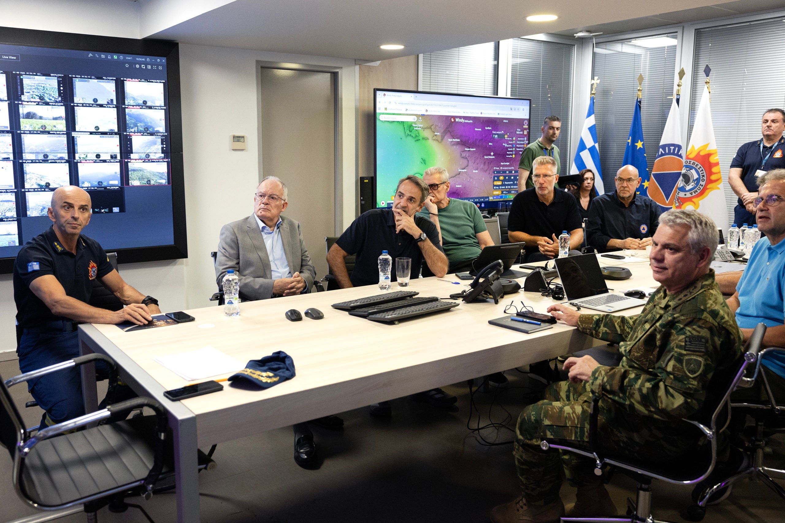 Κωνσταντίνος Τασούλας και Κυριάκος Μητσοτάκης στο Συντονιστικό της Πολιτικής Προστασίας – Ενημερώθηκαν για τα πύρινα μέτωπα