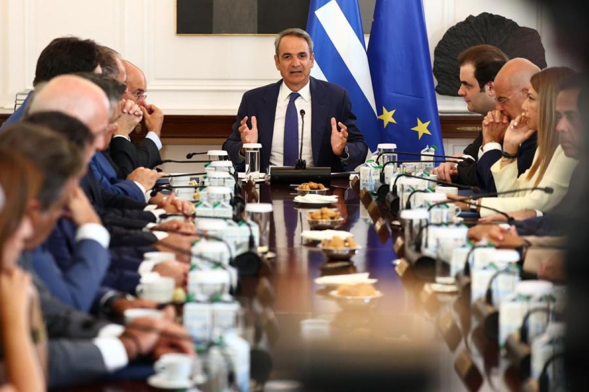 Μητσοτάκης στο Υπουργικό: Οδικός χάρτης έως το 2030 στη ΔΕΘ – Η καθημερινότητα και τα «χαμπέρια» στην Τουρκία