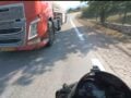Ο οδηγός της μηχανής περιγράφει πως γλίτωσε την μετωπική με το βυτιοφόρο στη λίμνη Πλαστήρα: «Είναι κρίμα να πεθάνω στα 25 λέω»