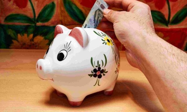 82χρονος μάζεψε 60.000 ευρώ στον ελεύθερο χρόνο του