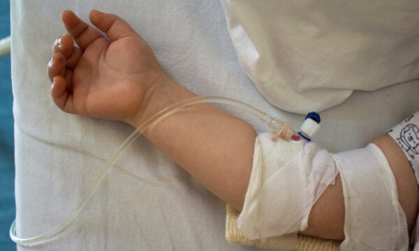 Τρίκαλα: Νεκρό μωρό 15 μηνών – Μεταφέρθηκε χωρίς τις αισθήσεις του στο νοσοκομείο