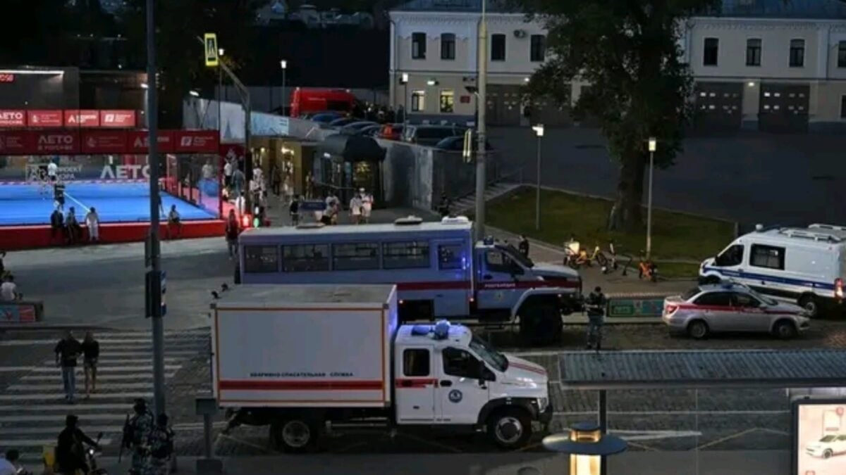 Μόσχα: Γυναίκα μετέφερε βόμβα κοντά σε πολυτελές εστιατόριο – 3 νεκροί και 21 τραυματίες 1 Μόσχα: Γυναίκα μετέφερε βόμβα κοντά σε πολυτελές εστιατόριο – 3 νεκροί και 21 τραυματίες