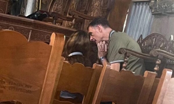 Γιώργος Μπαρτζώκας πήγε να προσκυνήσει την Παναγία της Τήνου