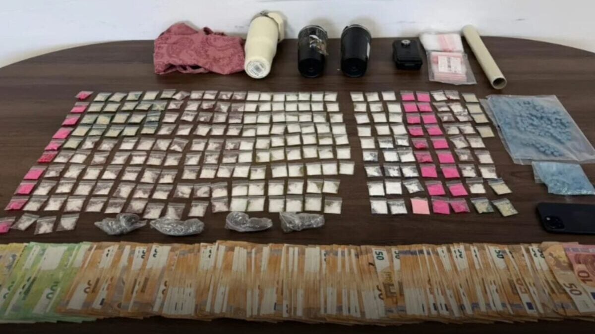 Μύκονος: Σκοπιανός drug dealer προμήθευε με σκληρά ναρκωτικά το νησί – Το modus operandi και η κινηματογραφική καταδίωξη 3 Μύκονος: Σκοπιανός drug dealer προμήθευε με σκληρά ναρκωτικά το νησί – Το modus operandi και η κινηματογραφική καταδίωξη
