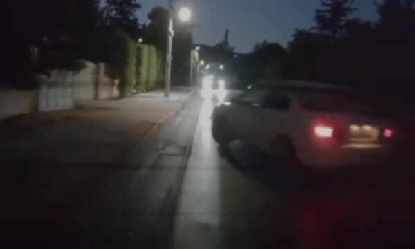Νέα Ερυθραία: Βίντεο με αυτοκίνητο που μπήκε στο αντίθετο ρεύμα – Οδηγός απέφυγε τη σύγκρουση την τελευταία στιγμή