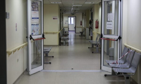 Θερινή γρίπη σε εφήβους και νέους: Αύξηση κρουσμάτων τον Ιούλιο και τον Αύγουστο