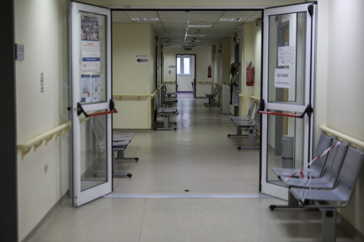 Θερινή γρίπη σε εφήβους και νέους: Αύξηση κρουσμάτων τον Ιούλιο και τον Αύγουστο
