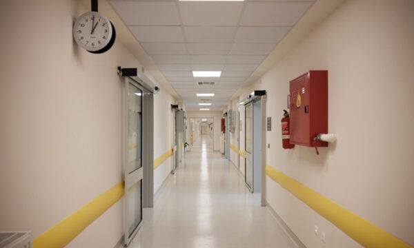 Ιός του Δυτικού Νείλου: Ένα 13χρονο παιδί ο μικρότερος σε ηλικία ασθενής στην Ελλάδα – Στην ανατολική Αττική τα περισσότερα κρούσματα