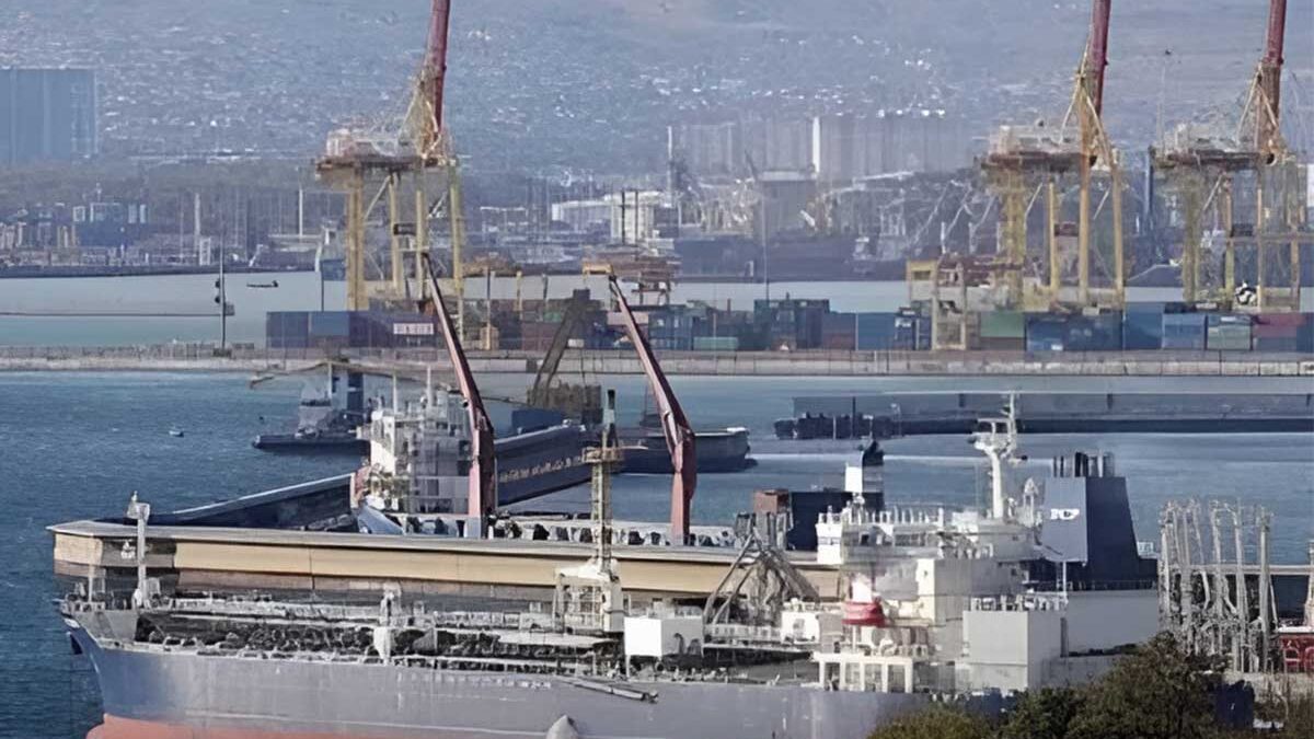Ρωσία: Τρία πολεμικά πλοία επλήγησαν στη ναυτική βάση του Νοβοροσίσκ, σύμφωνα με τη SBU 1 Ρωσία: Τρία πολεμικά πλοία επλήγησαν στη ναυτική βάση του Νοβοροσίσκ, σύμφωνα με τη SBU