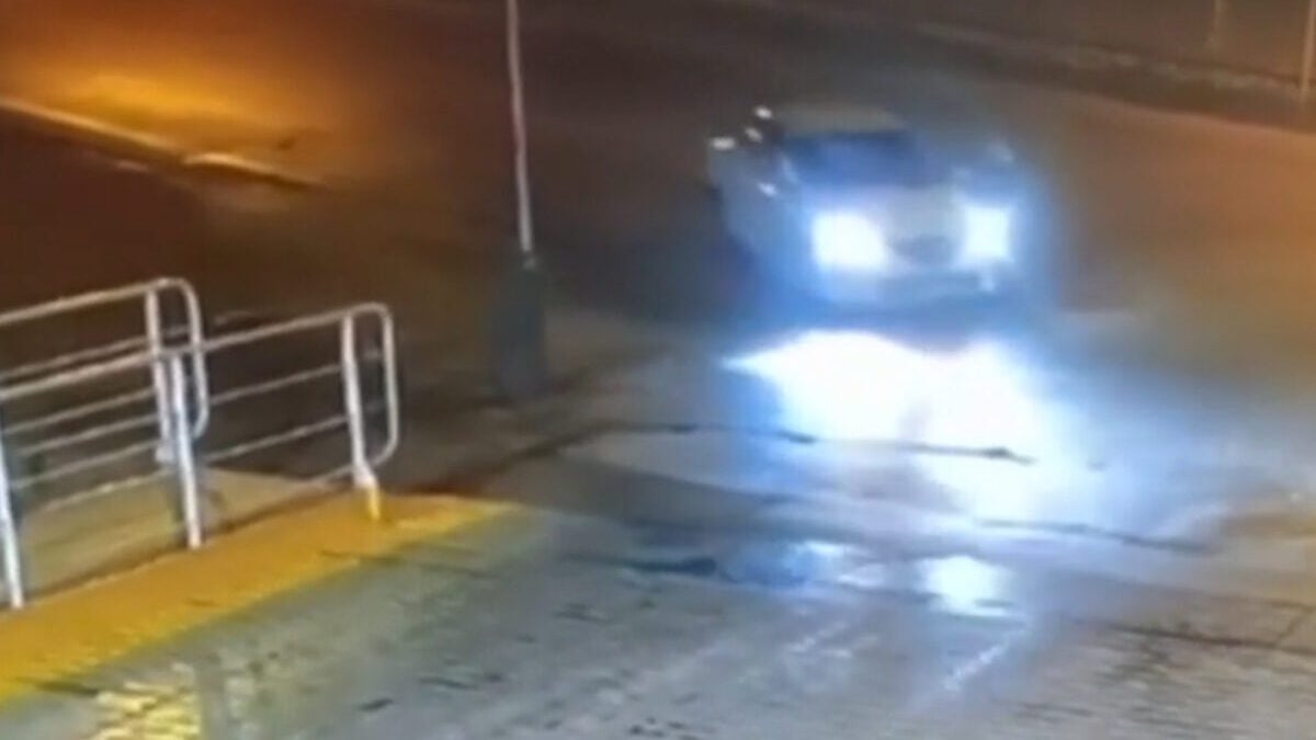 Βίντεο-ντοκουμέντα για τη βόμβα στο εξοχικό επιχειρηματία στη Λευκάδα 1 Βίντεο-ντοκουμέντα για τη βόμβα στο εξοχικό επιχειρηματία στη Λευκάδα